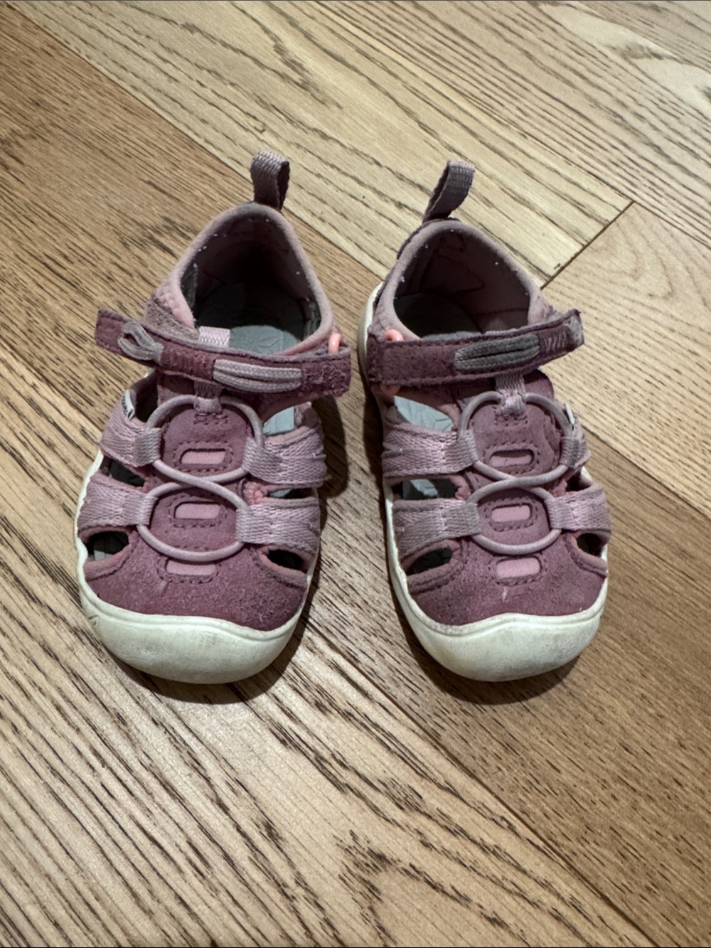 Keen Girls Mauve/Pink Closed-Toe Active Sandals - Toddler size 7